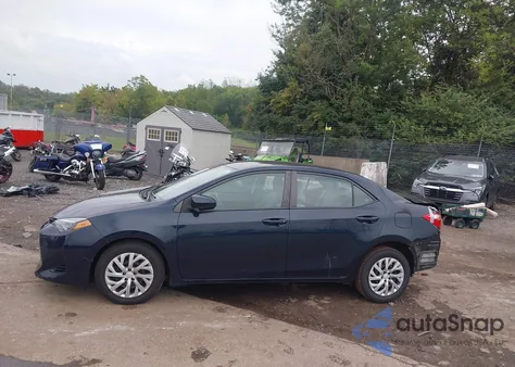 2017 Toyota Corolla Le z USA, uszkodzony, nr VIN 2T1BURHE6HC962810